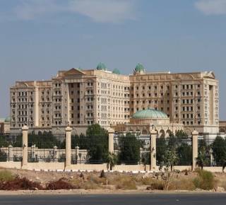 فشل وساطات عربية وأجنبية، حتى الآن، للسماح له بالمغادرة: هل الحريري معتقل في السعودية؟