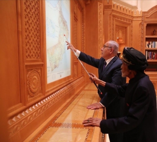 نتنياهو في ضيافة سلطان عُمان: هدف الزيارة