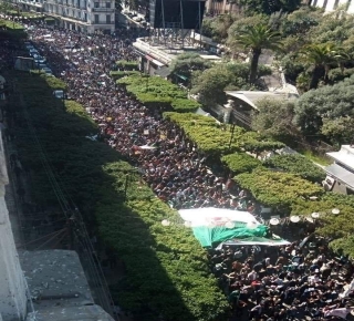 تراهن على خداع الحراك الشعبي وإنهاكه: العصابة الحاكمة في الجزائر تتحدى الجماهير