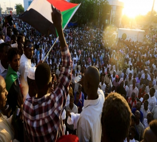 عسكر السودان في حيرة: لا يستطيع إدارة النظام من دون البشير ويواجه معضلة التفاوض مع الثورة
