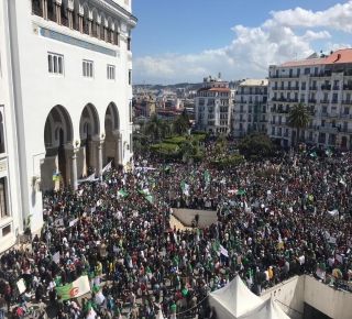 حراك الجزائر في مواجهة